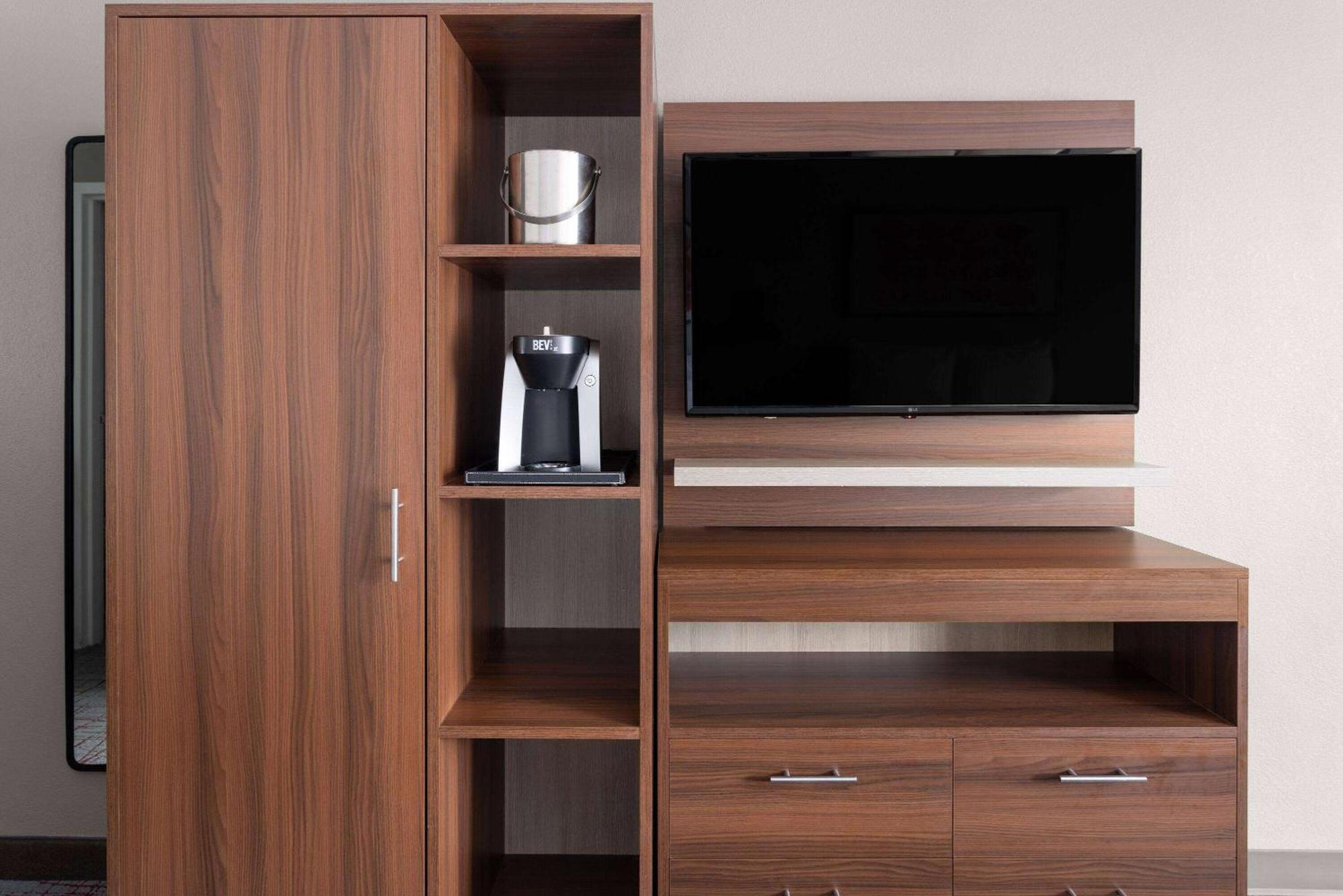 Hawthorn Extended Stay By Wyndham Columbia-Ft Jackson Bagian luar foto